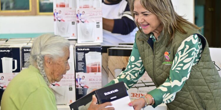 EL AMOR A MAMÁ NO TIENE DISTANCIAS: GOBIERNO DE HUAMANTLA LAS CELEBRA EN LAS COMUNIDADES MÁS ALEJADAS