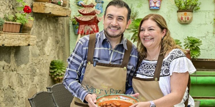 CON EL MOLE DE TARALATA, LUCY RAMÍREZ COMPARTE SU HERENCIA CULINARIA EN LA SERIE “SABOR Y RAÍZ”
