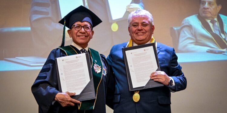 Renuevan acuerdo de colaboración la UATx y la Universidad Católica de Santa María de Perú