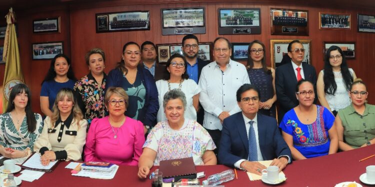 Impartió Beatriz Paredes taller “Reflexiones sobre las estrategias para una cultura de paz”, en la UATx