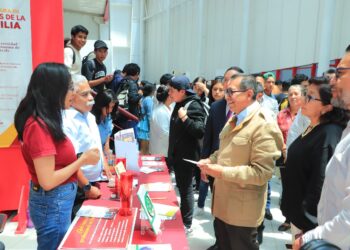Organiza UATx “Quinta feria profesiográfica”