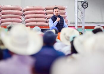 SALVADOR SANTOS CEDILLLO APOYA A LOS AGRICULTORES DE HUAMANTLA CON 90 TONELADAS DE SEMILLA DE AVENA MEJORADA