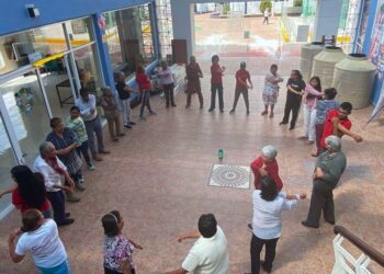Estudiantes de Gerontología Social UATx refuerzan práctica  y conocimientos con personas mayores de Cuaxomulco