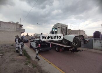 GN y SSC recupera tractocamión robado, en Huamantla.