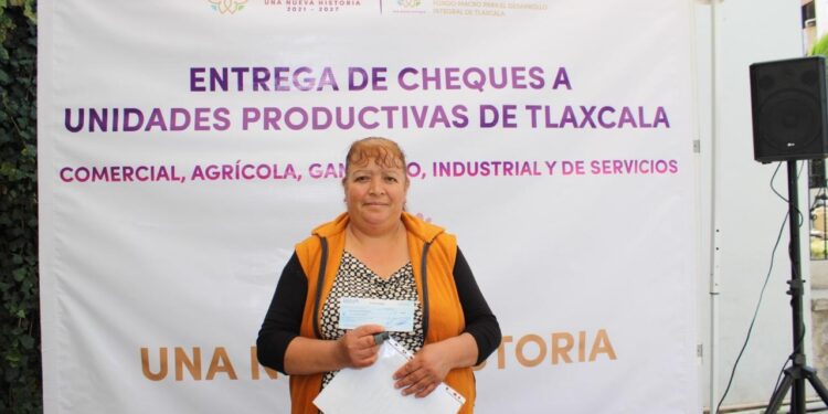 Entregó FOMTLAX créditos por 2.5 mdp para consolidar las unidades productivas.
