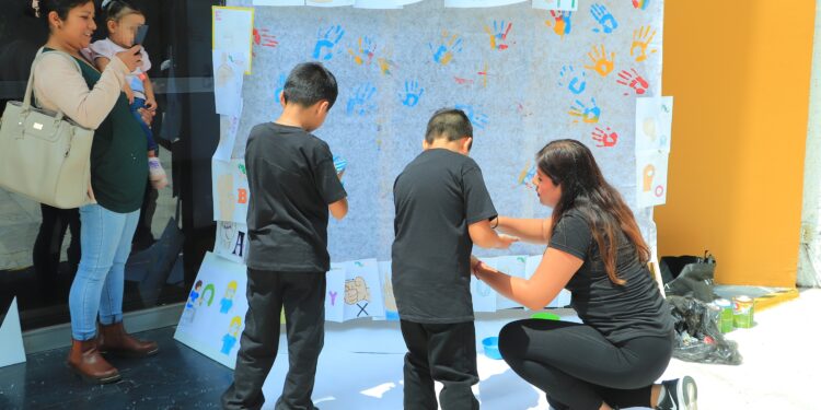 La UATx promueve y forma en la diversidad lingüística