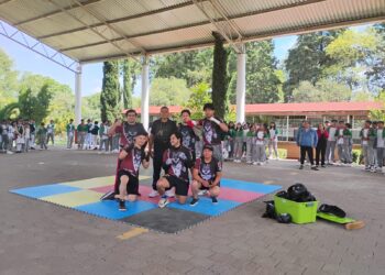 Acerca el equipo Coyotes Team actividades deportivas a instituciones educativas. 