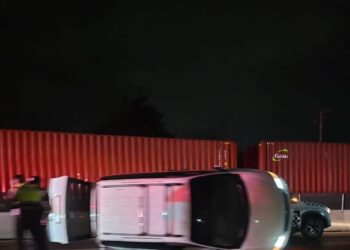 Mujer en estado de ebriedad vuelca su vehiculo en la Mexico Veracruz en Huamantla.