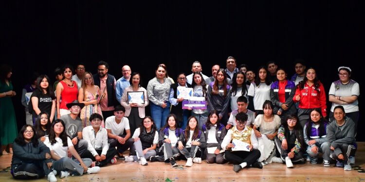 Talento escénico estudiantil brilla en concurso de teatro estatal del COBAT 2025