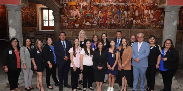 Recibe gobernadora Lorena Cuéllar a estudiantes y docentes del distrito escolar de Pharr-San Juan Alamo de Texas