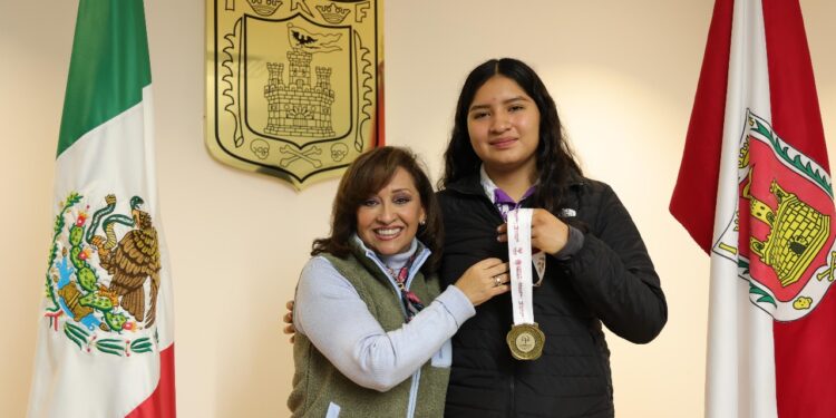 Reconoce gobernadora a Natalia Padilla por su medalla de oro en olimpiada nacional