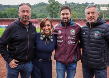 Convive gobernadora con selección nacional femenil que jugará este martes contra su similar de Uruguay