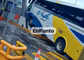 Autobús choca contra caseta en Cuapiaxtla, sin heridos graves.