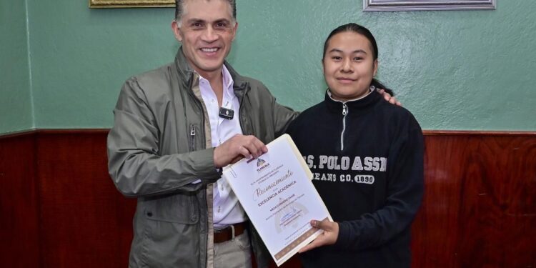 EL ALCALDE ALFONSO SÁNCHEZ GARCÍA RECONOCE LA EXCELENCIA ACADÉMICA DE ESTUDIANTES DEL IPN