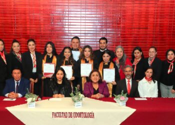 Gradúa Odontología UATx a nuevos especialistas odontopediatras