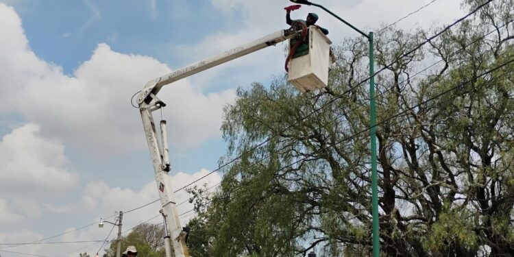 Repara Servicios Públicos Municipales de Huamantla, luminarias en San Sebastián