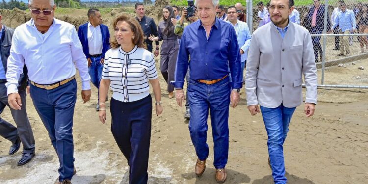 EL PRESIDENTE SALVADOR SANTOS CEDILLO Y LA GOBERNADORA LORENA CUÉLLAR PONEN EN MARCHA LA PLANTA AVÍCOLA MÁS IMPORTANTE DEL PAÍS EN HUAMANTLA