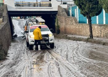 ÁREAS DEL AYUNTAMIENTO DE HUAMANTLA DAN RESPUESTA INMEDIATA A LA POBLACIÓN ANTE FUERTE LLUVIA DE ESTA TARDE