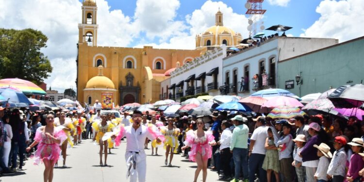 INVITA AYUNTAMIENTO DE HUAMANTLA AL GRAN DESFILE DE LAS DALIAS 2025 Y LANZA CONCURSO DE MARCHING BANDS