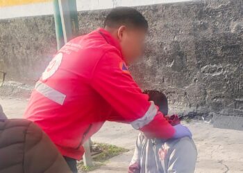 BRINDA POLICÍA MUNICIPAL Y PROTECCIÓN CIVIL DE HUAMANTLA ATENCIÓN EN PERCANCE QUE INVOLUCRÓ A TRES UNIDADES