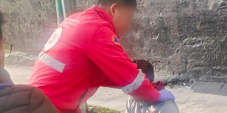 BRINDA POLICÍA MUNICIPAL Y PROTECCIÓN CIVIL DE HUAMANTLA ATENCIÓN EN PERCANCE QUE INVOLUCRÓ A TRES UNIDADES