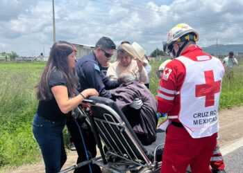 Policía Municipal de Huamantla auxilia en accidente sobre carretera al Carmen Xalpatlahuaya
