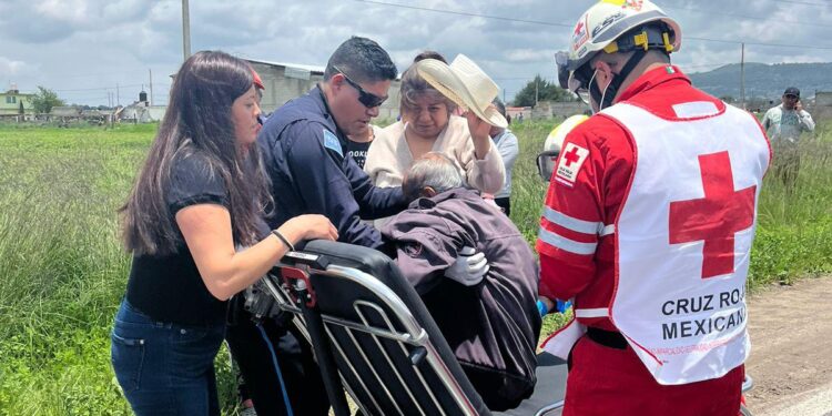Policía Municipal de Huamantla auxilia en accidente sobre carretera al Carmen Xalpatlahuaya