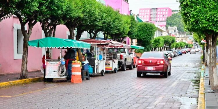 AYUNTAMIENTO DE TLAXCALA Y COMERCIANTES ACUERDAN REUBICACIÓN PARA LIBERAR ZONA PROTEGIDA POR LA UNESCO