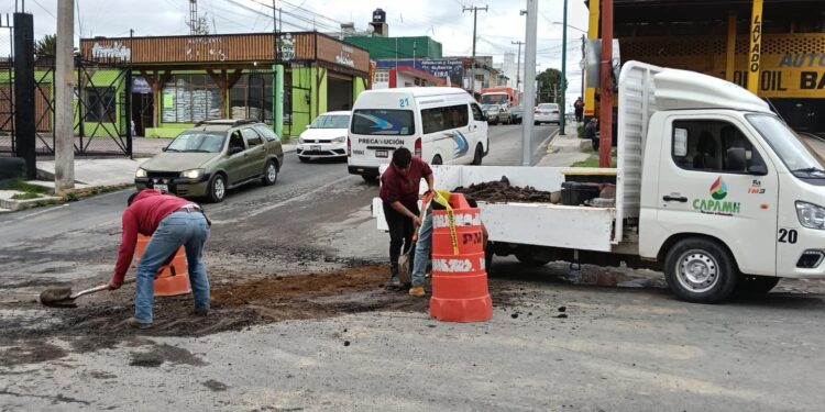 CAPAMH atiende oportunamente fuga de agua en calle Narciso Mendoza