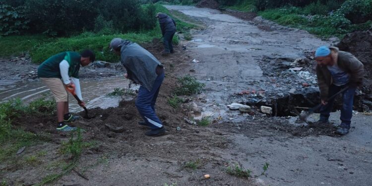 Ayuntamiento de Huamantla atiende afectaciones por lluvias en Camino Viejo a Ixtenco