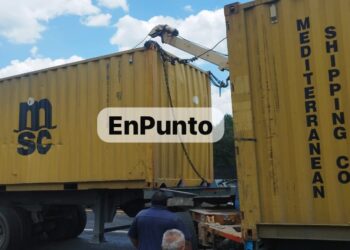 Desprendimiento de caja seca genera caos vehícular en Calpulalpan. 