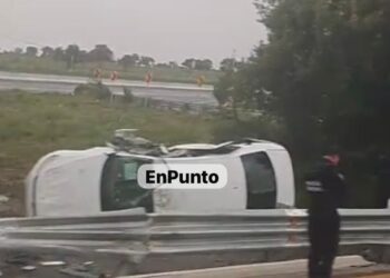 Vuelca automóvil en la México – Veracruz en Cuapiaxtla.