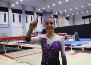Es un deporte que disfruto cada vez que estoy en el aire: Frida Vanessa, gimnasta de trampolín