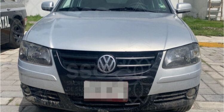 Recupera SSC vehículo con reporte de robo y asegura a un masculino en Acuamanala