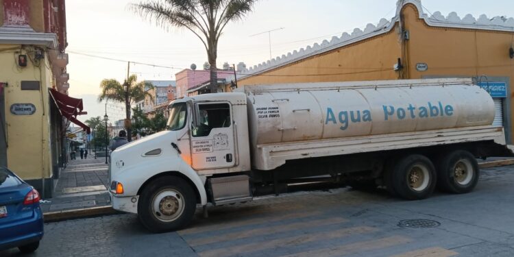 ¡Para que se vea bonito! Realizan jornada de limpiza en el Andador San Luis.