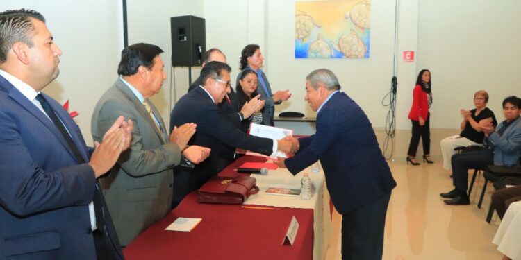 Clausura Rector de la UATx 𝐒𝐞𝐦𝐢𝐧𝐚𝐫𝐢𝐨 𝐝𝐞 𝐅𝐨𝐫𝐦𝐚𝐜𝐢𝐨́𝐧 𝐩𝐚𝐫𝐚 𝐂𝐨𝐨𝐫𝐝𝐢𝐧𝐚𝐝𝐨𝐫𝐞𝐬 𝐝𝐞 𝐏𝐫𝐨𝐠𝐫𝐚𝐦𝐚𝐬 𝐀𝐜𝐚𝐝𝐞́𝐦𝐢𝐜𝐨𝐬