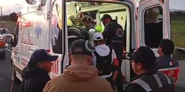 Colisión de dos unidades deja una mujer prensada gravemente herida en Terrenate.