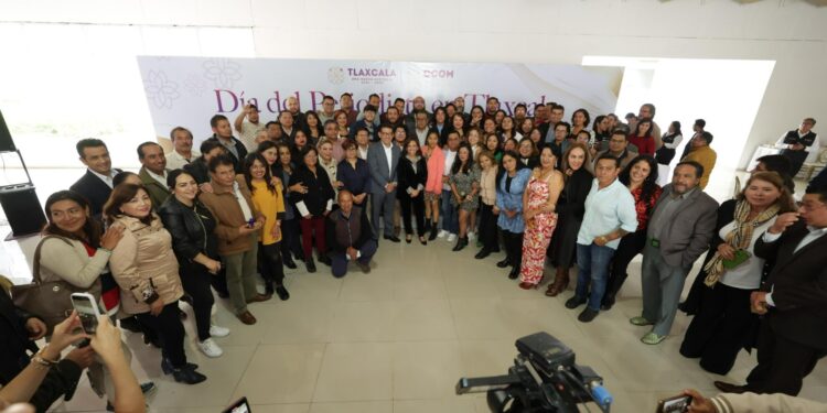 Lorena Cuéllar destaca labor periodística como puente entre el gobierno y el alma del pueblo