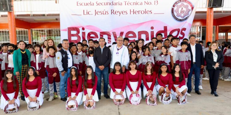 Autoridades educativas inauguran obras en escuelas de Papalotla y Xicohtzinco