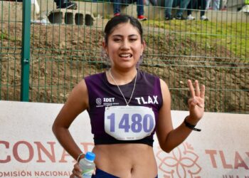 Debuta María Guadalupe Pluma con medalla de bronce en los 10 mil metros marcha de la olimpiada nacional