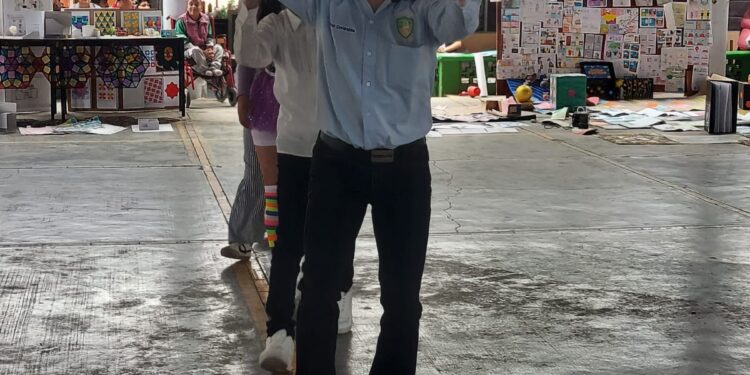 Demuestran algunos de la escuela Moisés Sáenz actividades para finalizar ciclo escolar.