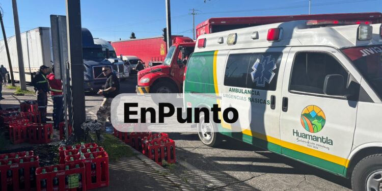 Impacta camión de Coca Cola contra unidad pesada en Huamantla.
