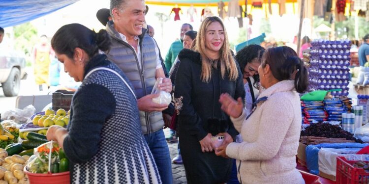 ALCALDE ALFONSO SÁNCHEZ GARCÍA ESCUCHA Y RESPONDE A VECINOS Y COMERCIANTES DEL MERCADO DE LOMA BONITA