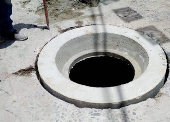 CAPAMH sustituye brocal y tapa en San Lucas, Huamantla