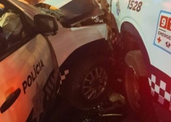 5 policías se recuperan de choque en Huamantla. 
