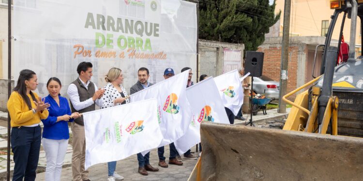 CHAVA SANTOS DA BANDERAZO DE ARRANQUE DE OBRAS EN COMUNIDADES