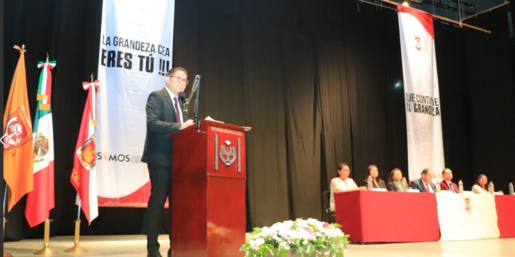 Impulsa la UATx nuevas trayectorias profesionales con el egreso de estudiantes en Ciencias Económico Administrativas