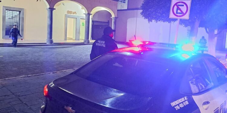 REFUERZA POLICÍA CAPITALINA VIGILANCIA EN ZONA BANCARIA DE TLAXCALA PARA PREVENIR DELITOS