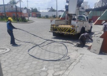 Avanzan trabajos eléctricos en el recinto ferial rumbo a la Feria Internacional del Arte Efímero y la Dalia 2025
