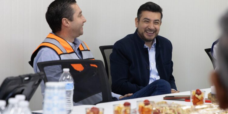 Autoridades supervisan avances de la obra del CEDIS Walmart en Huamantla